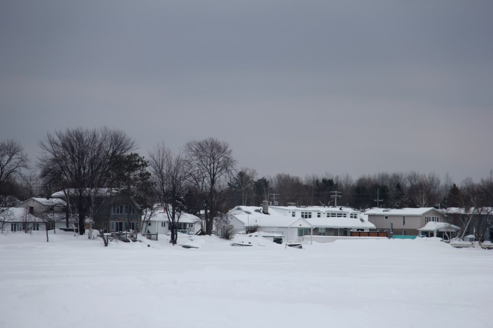 USED 2019-02-21goodmorning  4 Homes on the lake. Photo by Brenda Turl for BayToday.