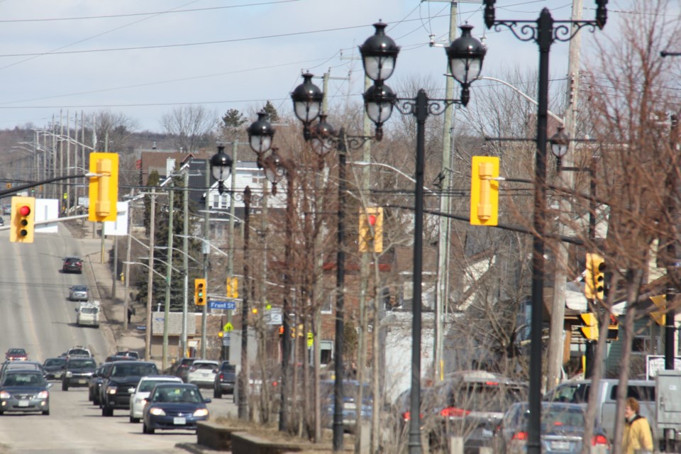 USED 2019-04-25goodmorning  2 Lights on Algonquin Avenue near the Pro-Cathedral. Photo by Brenda Turl for BayToday.