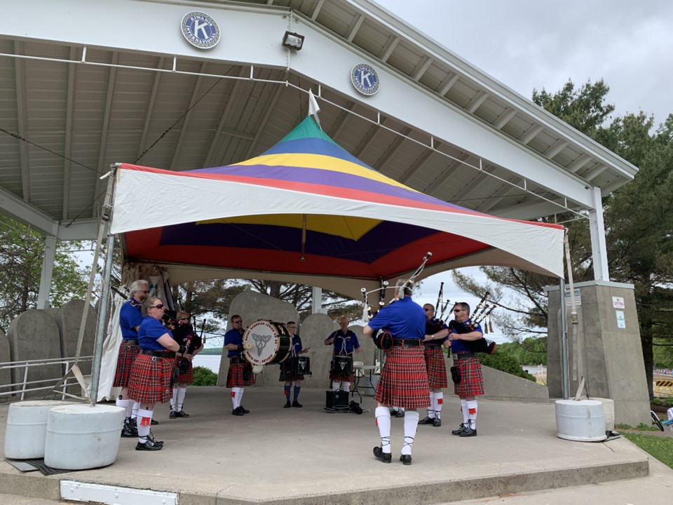 USED 2019-06-20goodmorning  1 Bag pipers playing at BayDays. Photo by Brenda Turl for BayToday.