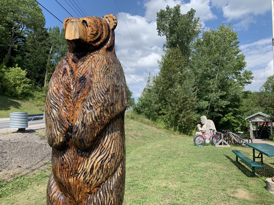 USED 2019-09-26goodmorningnorthbaybct  1 Carved bear, Burk's Falls. Photo by Brenda Turl for BayToday.