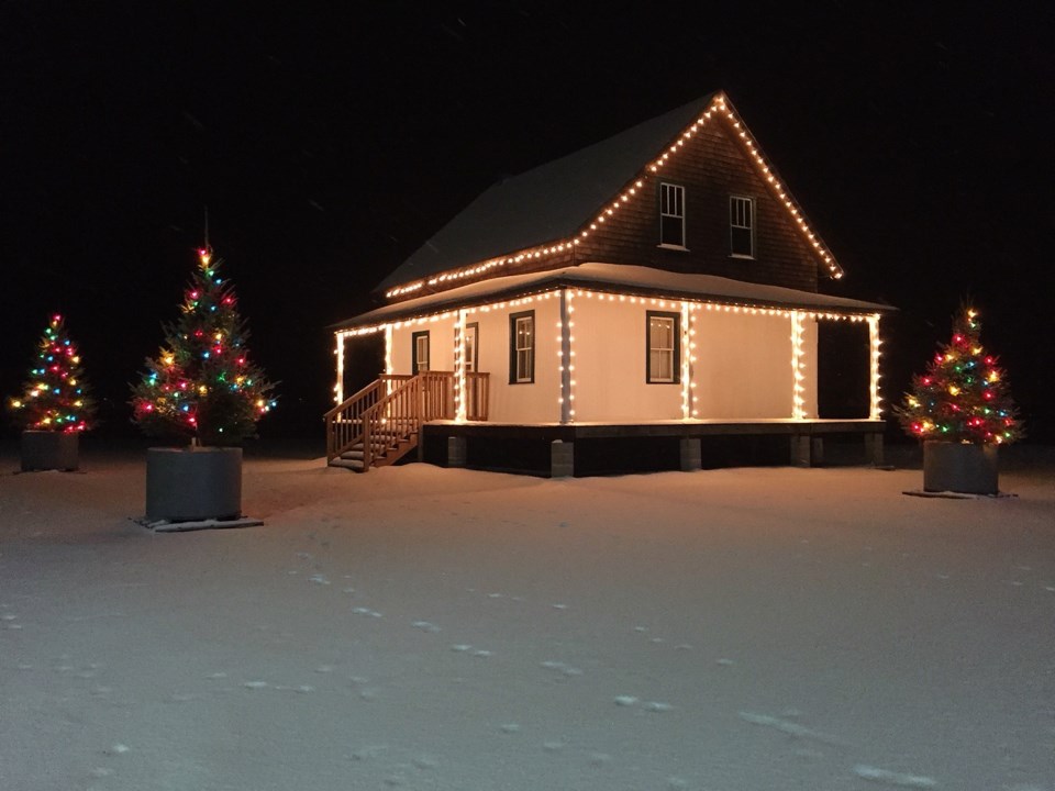 USED 2019-12-19goodmoeningnorthbaybct  3 Dionne home ready for the holiday.North Bay.  Photo by Brenda Turl for BayToday.