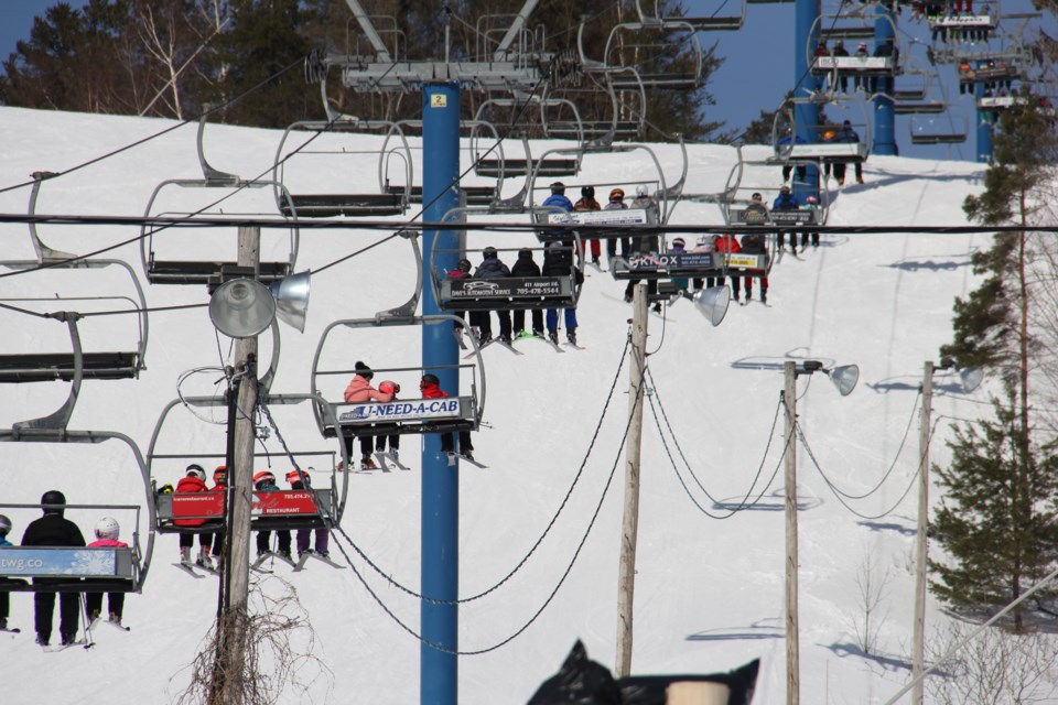 USED 2020-1-16goodmorningnorthbaybct 3 Busy chair lift. Laurentian Ski Hill, North Bay. Photo by Brenda Turl for BayToday.