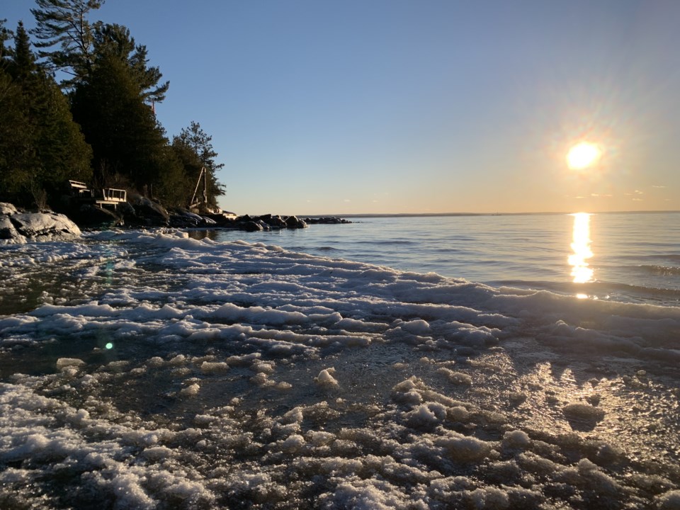 USED 2021-12-21goodmorningnorthbaybct  4 Ice forming. Lake Nipissing. North Bay. Photo by Brenda Turl for BayToday.