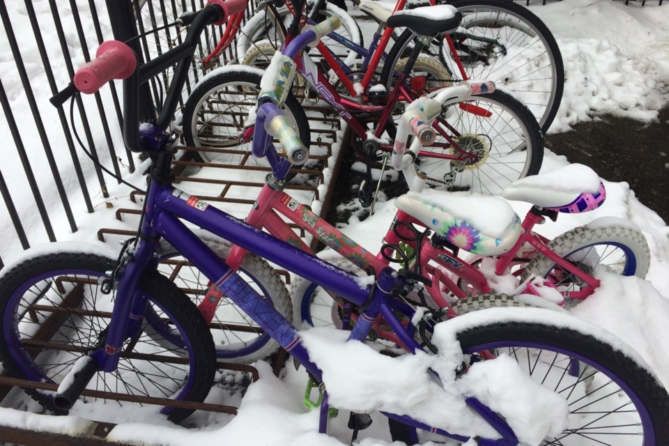 USED 2022-11-22goodmorningnorthbaybct-3-bicycles-in-snow-photo-by-brenda-turl-for-baytoday