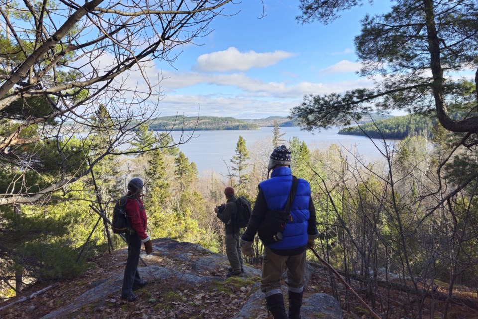 USED 2023-11-14goodmorningnorthbaybct-6hikers-enjoying-the-view-of-lake-temiskaming-mark-taylor