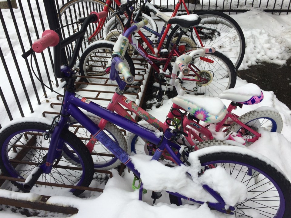 USED 2023-11-7goodmorningnorthbaybct-2-bicycles-in-snow-brenda-turl
