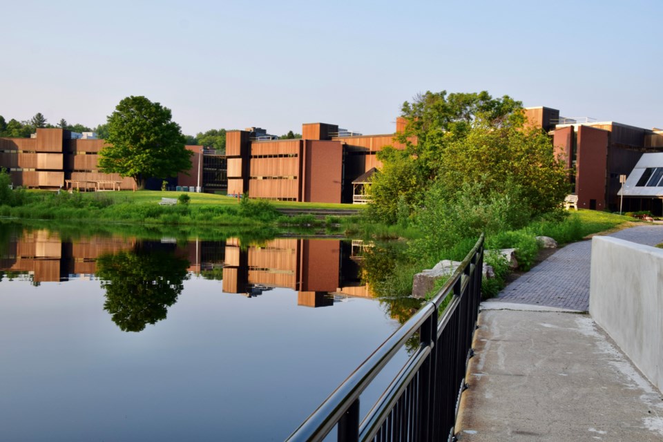 USED 2023-7-4goodmorningnorthbaybct-6-sunset-at-canadore-college-north-bay-linda-mccarthy