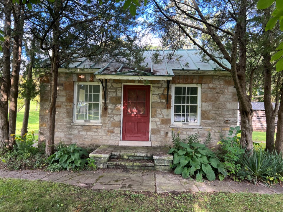 USED good-morning-fort-george-cottage-ricardo-st-sharon