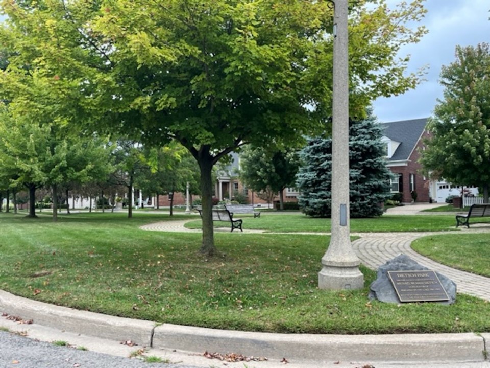 USEDgood-morning-park-by-the-village