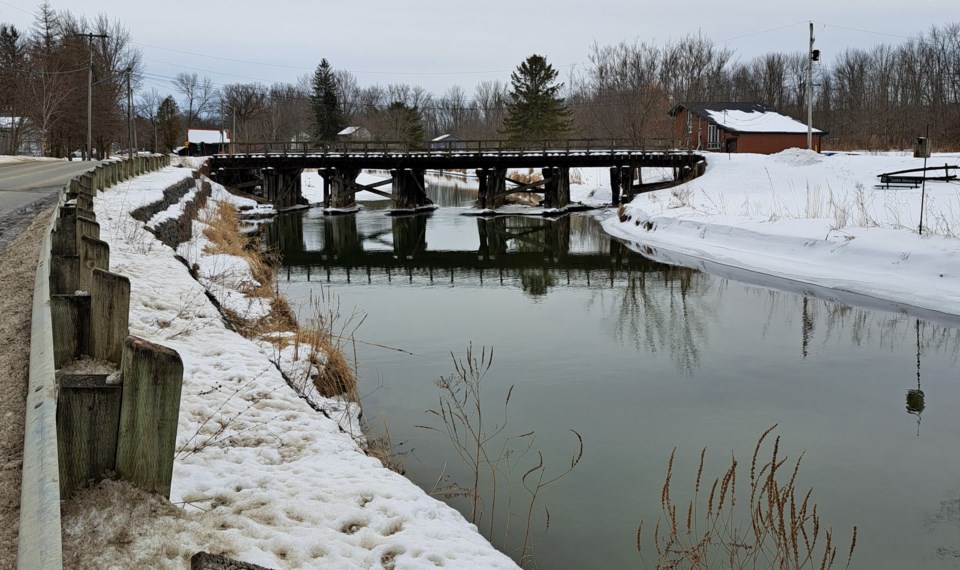 USED 2013-03-13-gm-river-reflections-in-coldwdater-ute-schmid-jones