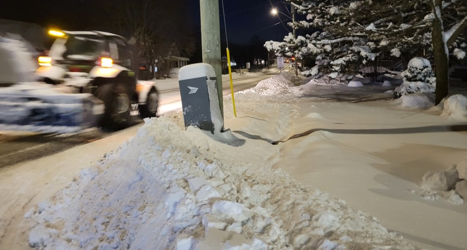 USED2024-01-16-gm-snow-covered-westmount-sidewalk-dd