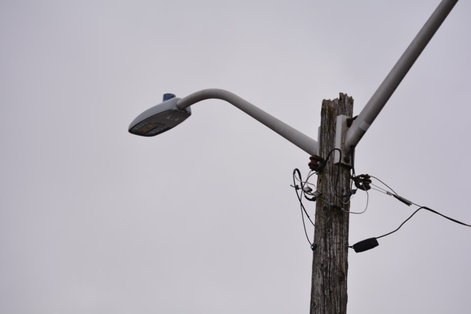 USED 20240405lamppost
