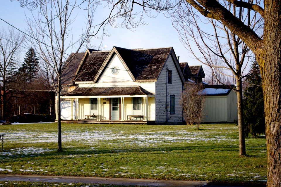 USED 181213port-robinson-historic-home