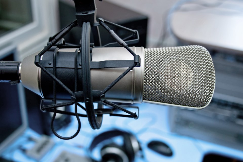 microphone podcast radio