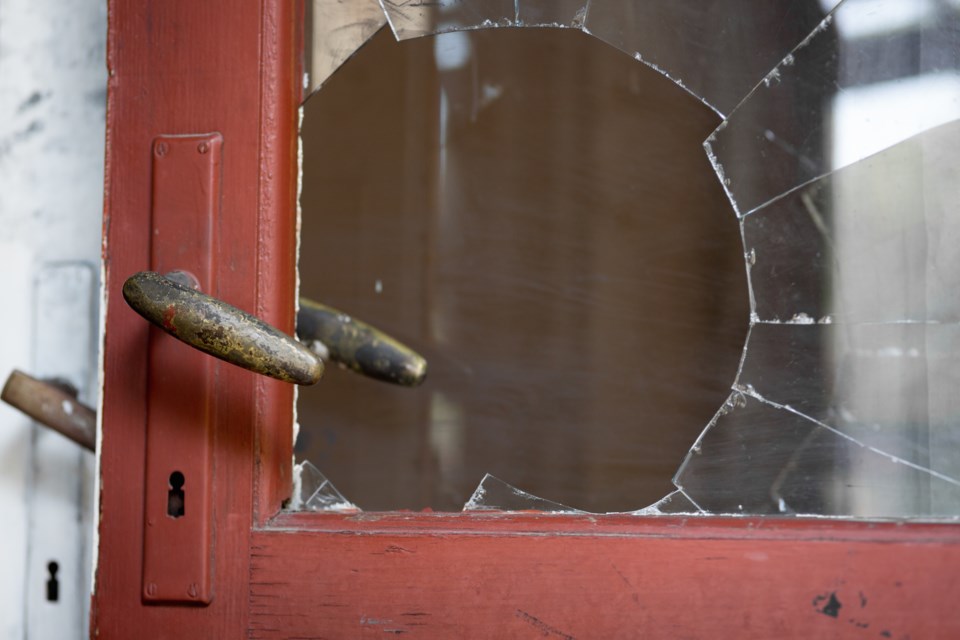 broken window AdobeStock_103992389