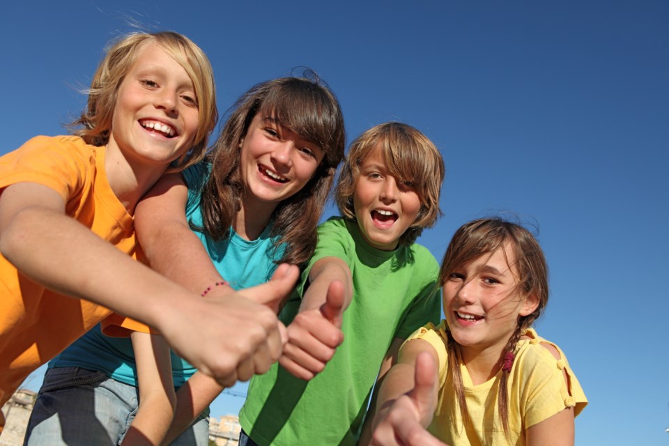 kids thumbs up AdobeStock_13233233