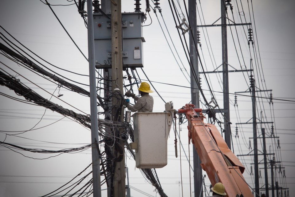 power lines AdobeStock_264969878