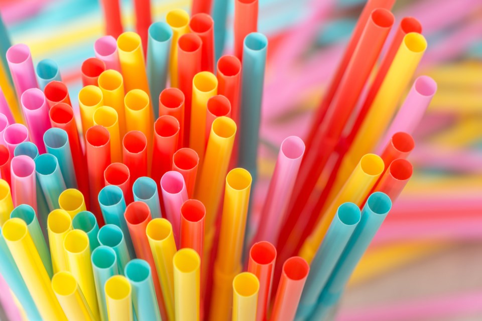 straws AdobeStock_223835213