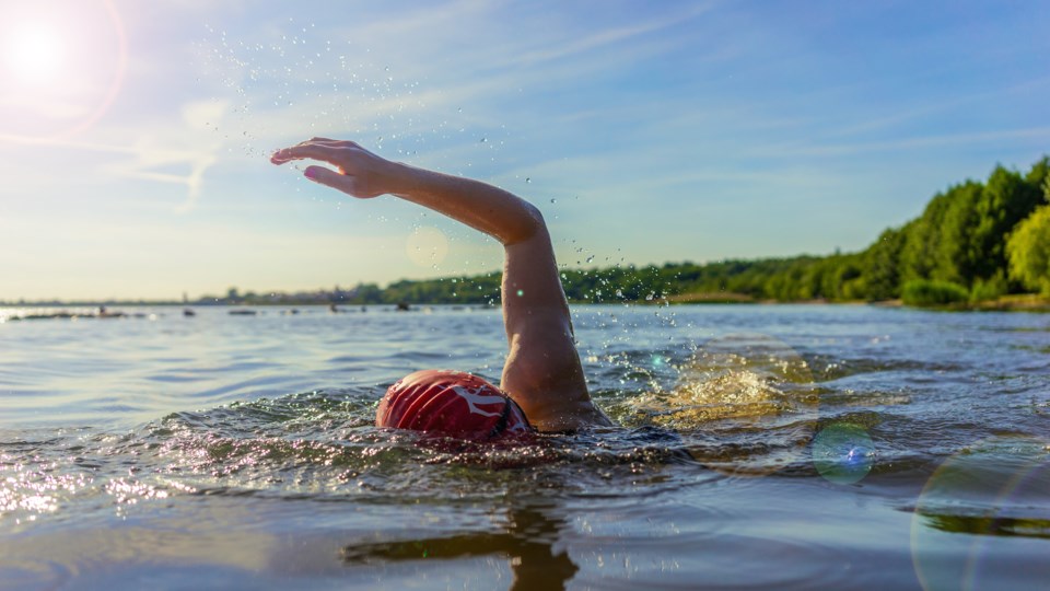 swimming AdobeStock_159737773