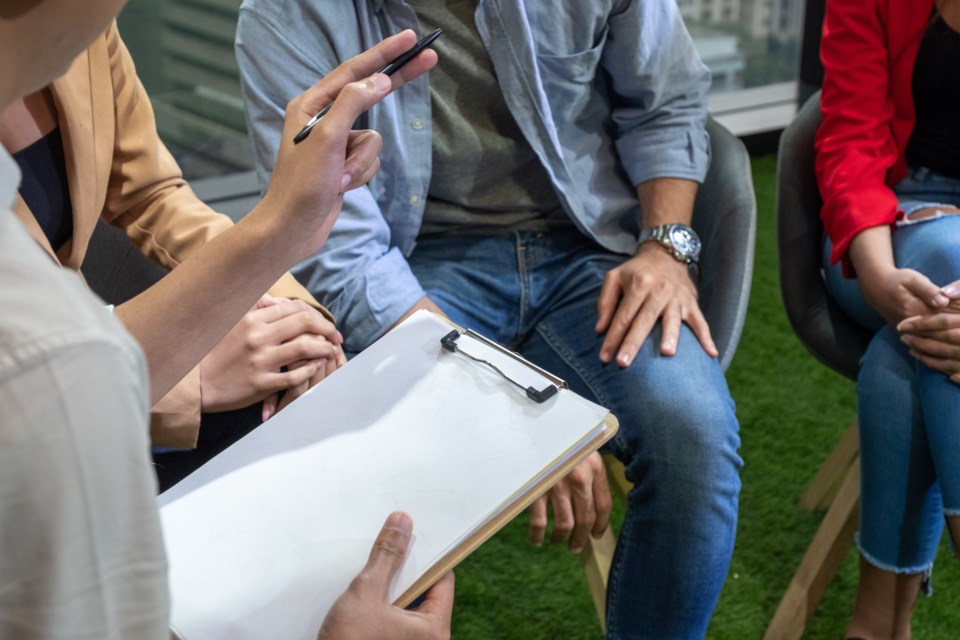 talking circle AdobeStock_308877626