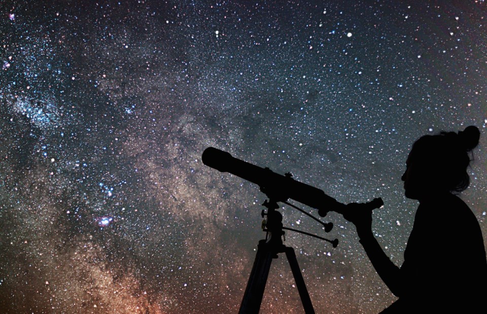 telescope AdobeStock_132077810