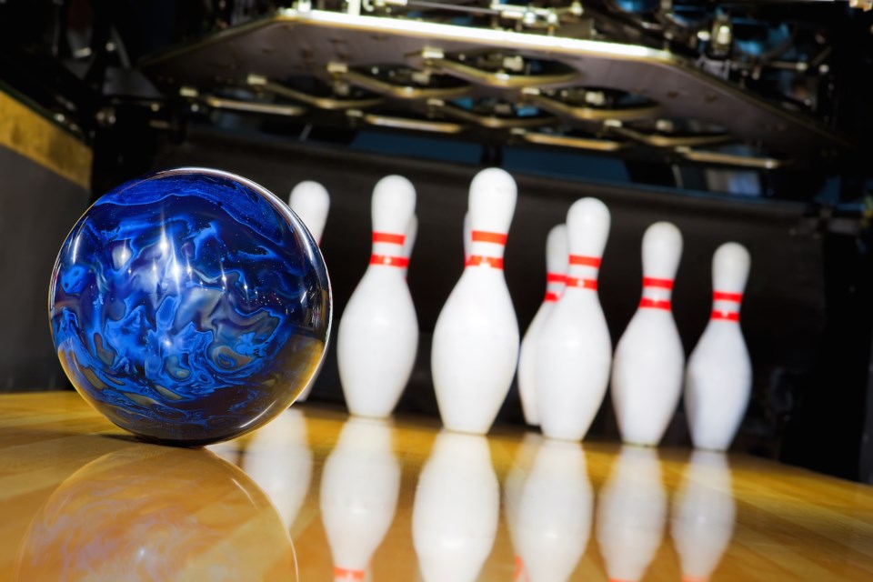 bowling AdobeStock_60834038