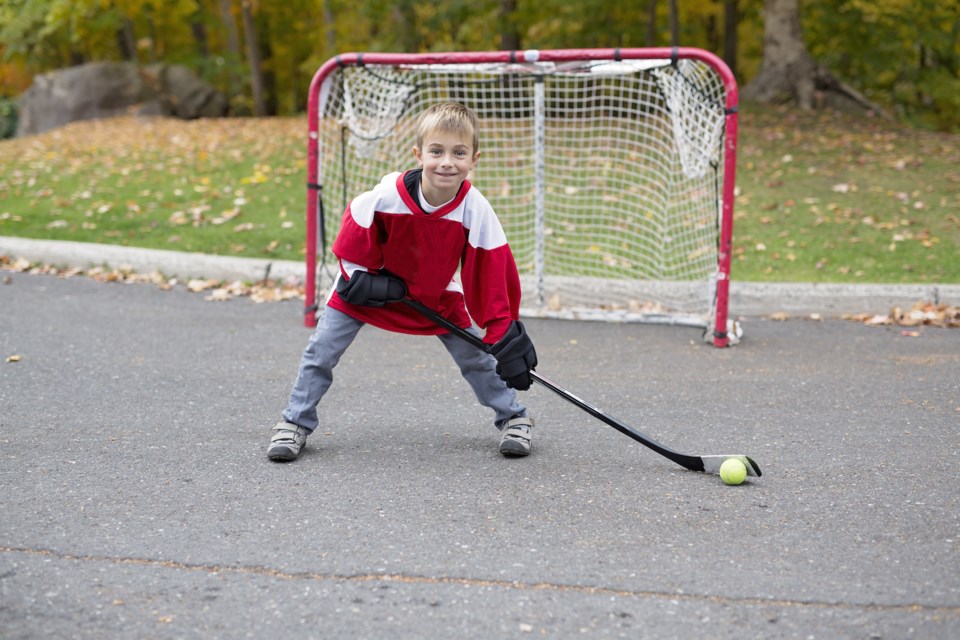 street hockey AdobeStock_125114355