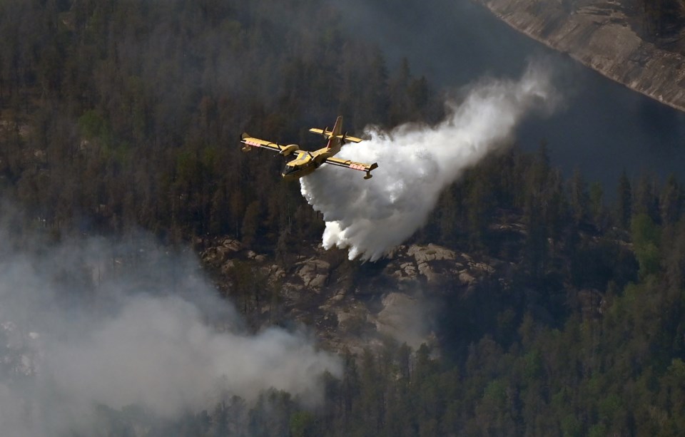 ken020-cl415-marchand-forest-fire-05-22-2025