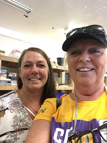 Lynn Cregheur at expo with another exhibitor
photo courtesy of Lynn Cregheur