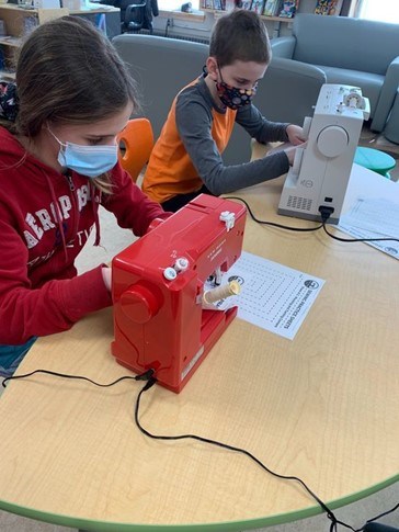 Students take part in an experiential  learning project.
sncdsb.on.ca