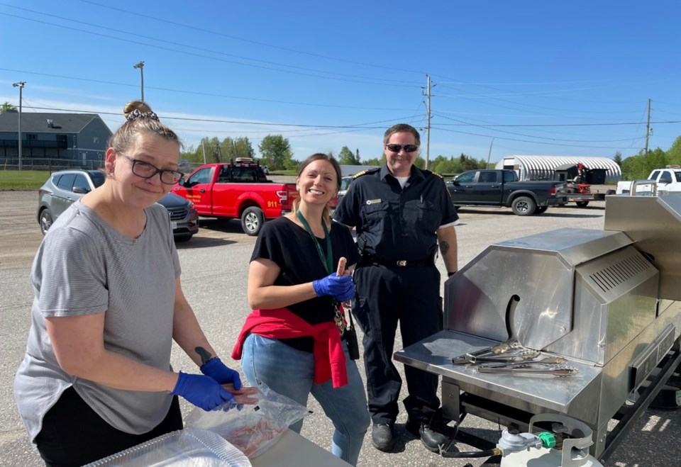 manitouwadge students clean