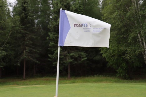 pic nwmo flag on golf course
