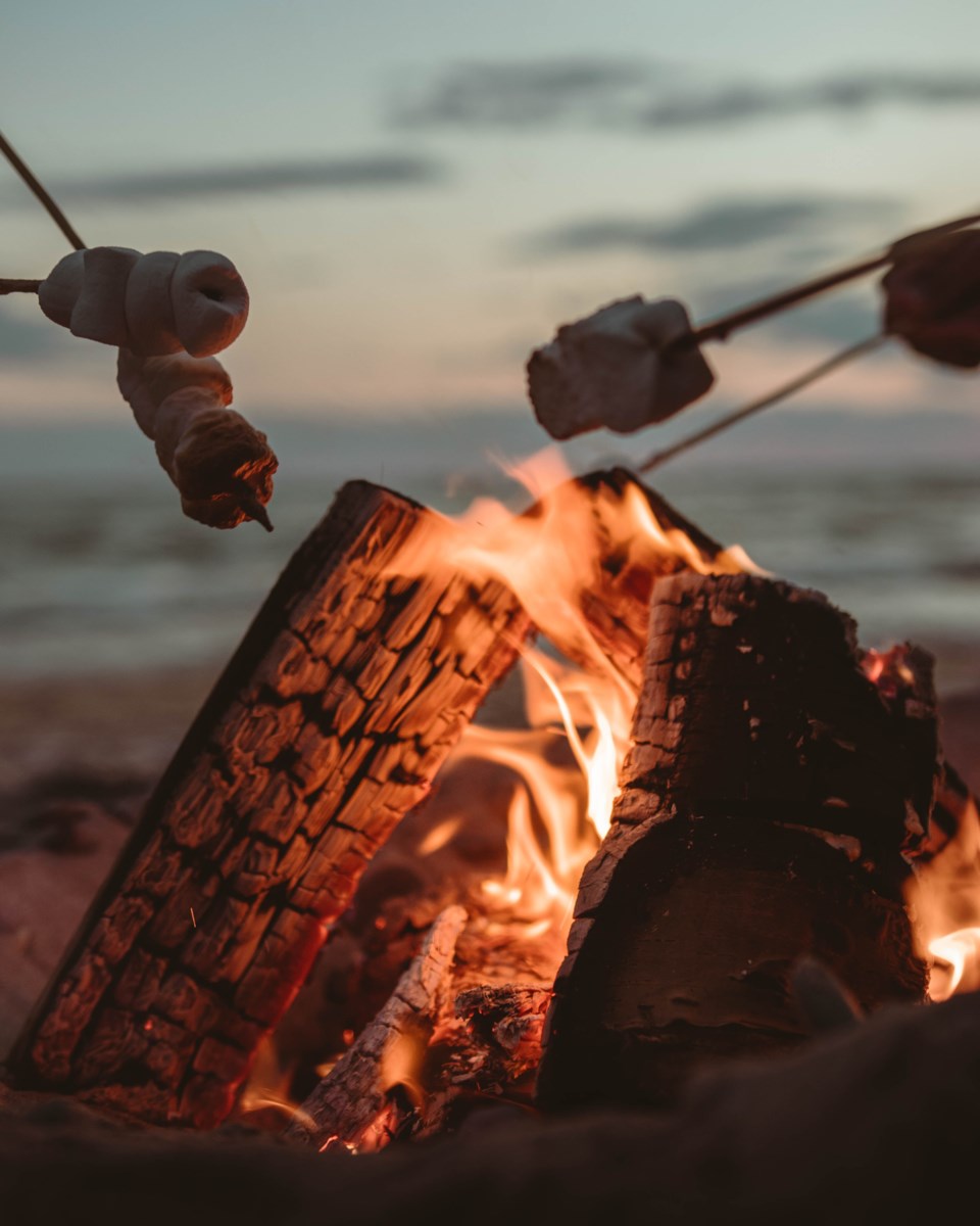 nipigon-bonfire-marshmallows