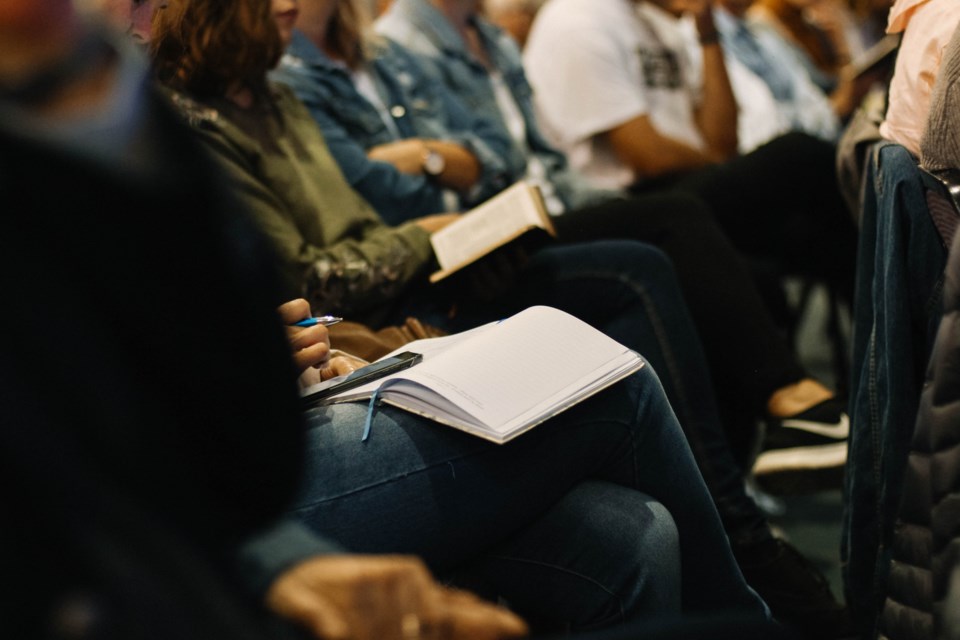 unsplash-stock-photo-group-gathering