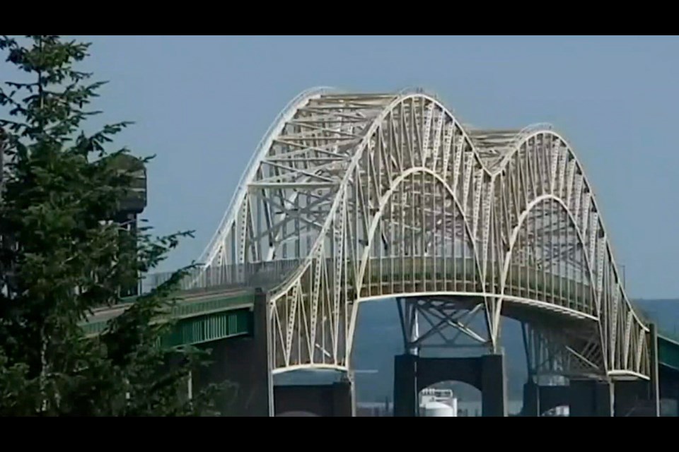 Russian flag to stay on Sudbury's Bridge of Nations, but coming down at  Sault Ste. Marie city hall