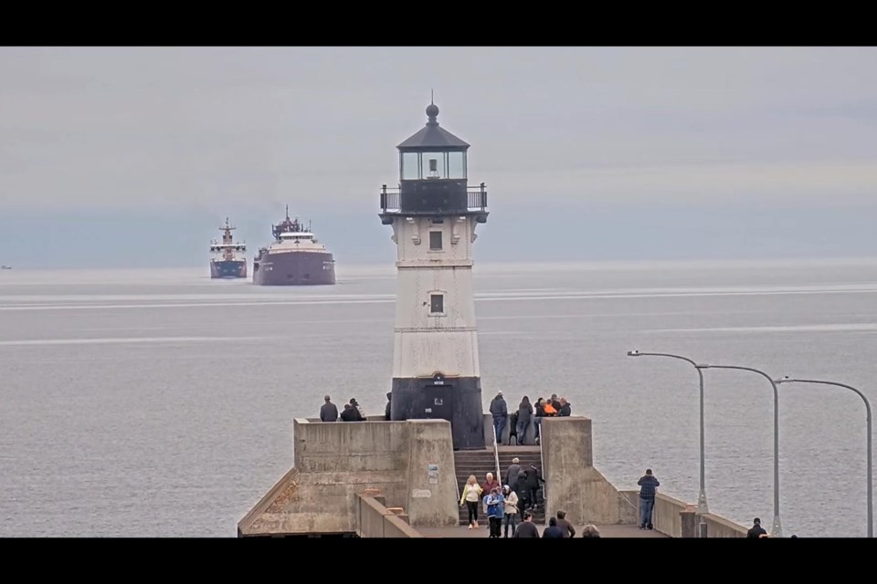 ★SAINT JAMES★ソラール Damaged vessel Honorable James L. Oberstar arrives in