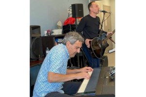 Mother's Day marked with music at Alzheimer Society