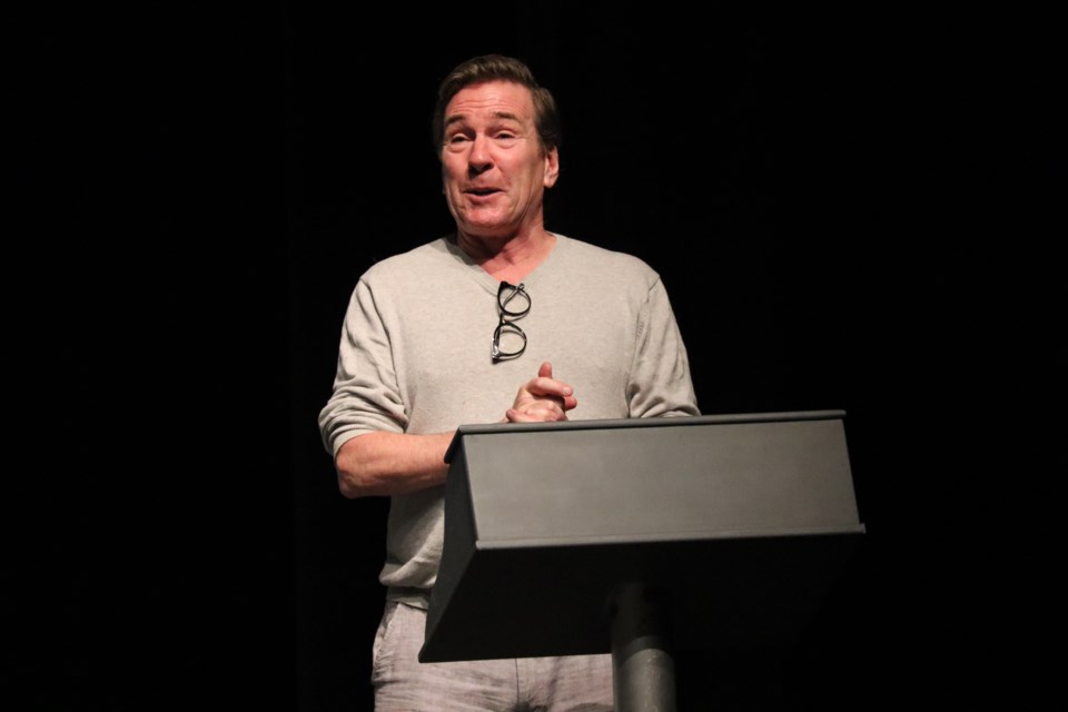 04-25-2023-performersreminisceaheadofcomedyguilds60thanniversaryshow-af-03