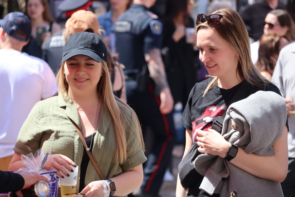 05-04-2024-newlookfestivalofbeerbringshundredsdowntown-af-28