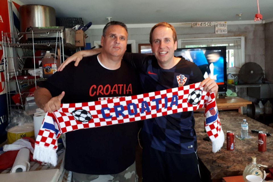 12-12-2022-localsoccerfansgearupforworldcupsemifinals-af-01