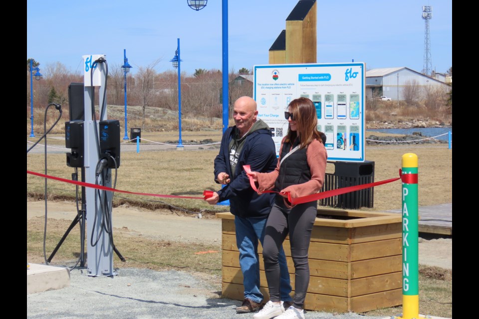 (l-r): Mayor Bill Rosenberg, Deputy Clerk Lindsay MacFarlane at the ribbon-cutting ceremonty. 