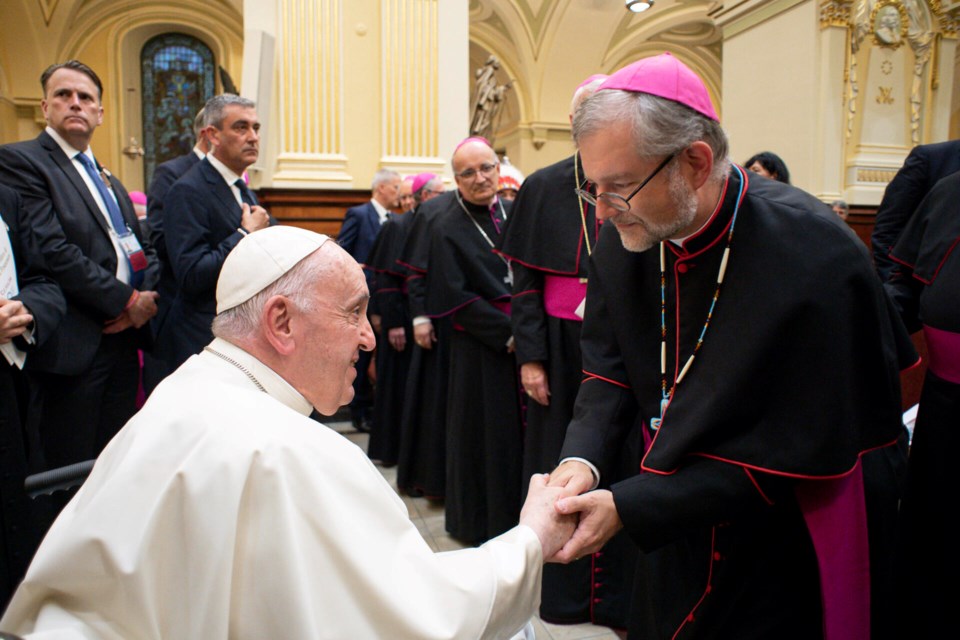 2025-04-22-bishop-dowd-greeting-pope-francis-2022