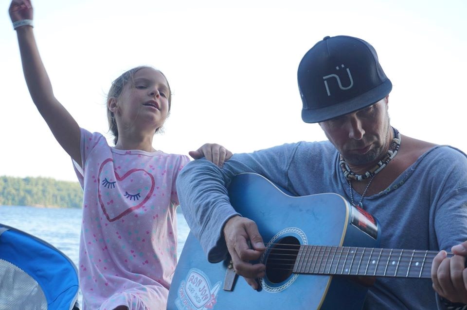Dustin Jones plays guitar with his daughter Jett. Photo provided courtesy of Dustin Jones. 