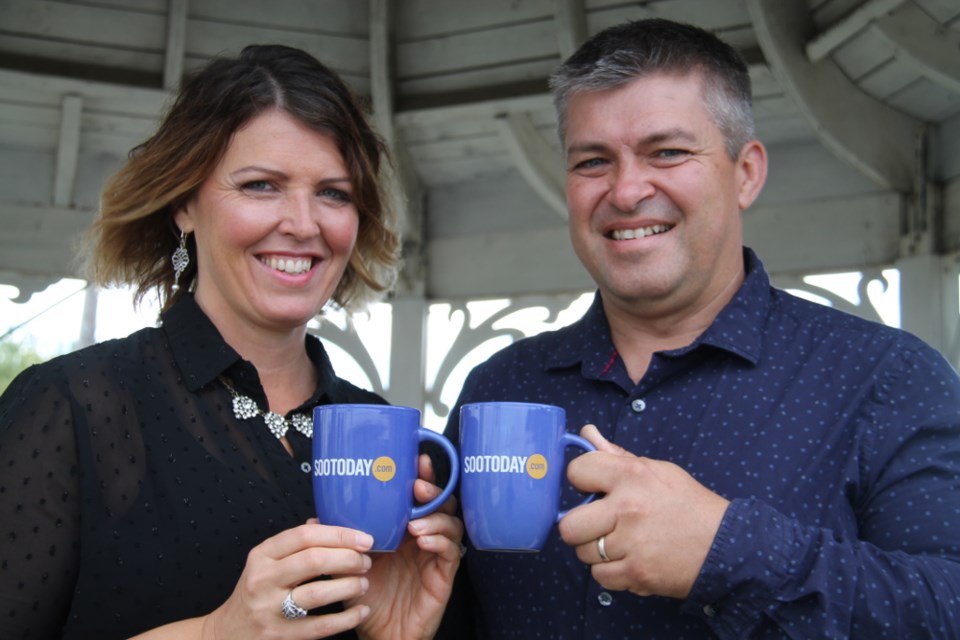 Susanne and Dean Anderson, Catalina Motel managers, with their SooToday mugs, Oct. 11, 2017. Darren Taylor/SooToday  