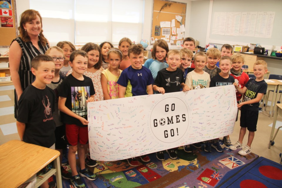 Michelle Clement, R.M. Moore Public School principal, at left, with teacher George Gomes’ Grade 2 class, June 20, 2023.