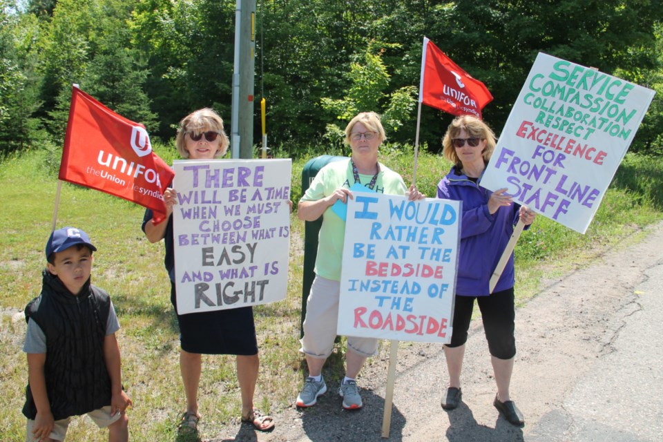 A group of ARCH employees, represented by Unifor Local 1359, have set up information lines outside the Sault’s end of life care facility on Fourth Line, July 11, 2019. Darren Taylor/SooToday 