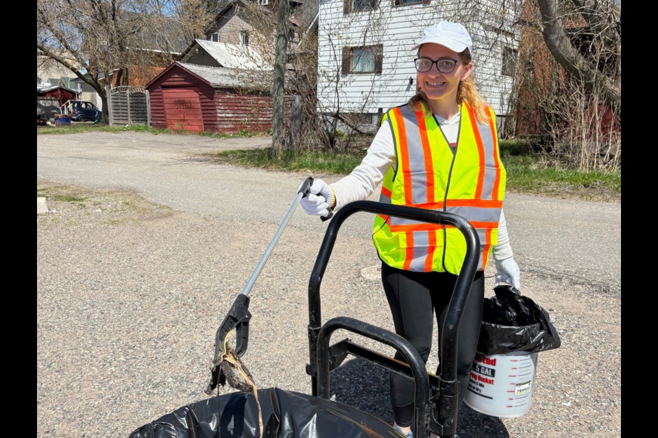 Cintia Rodrigues volunteered to help with the clean up.