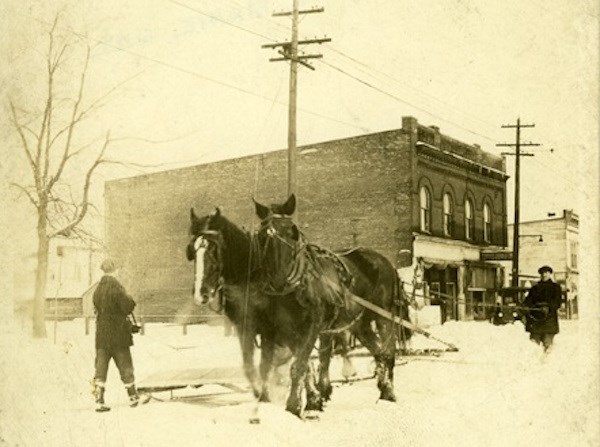 230409Horse plowing queen street