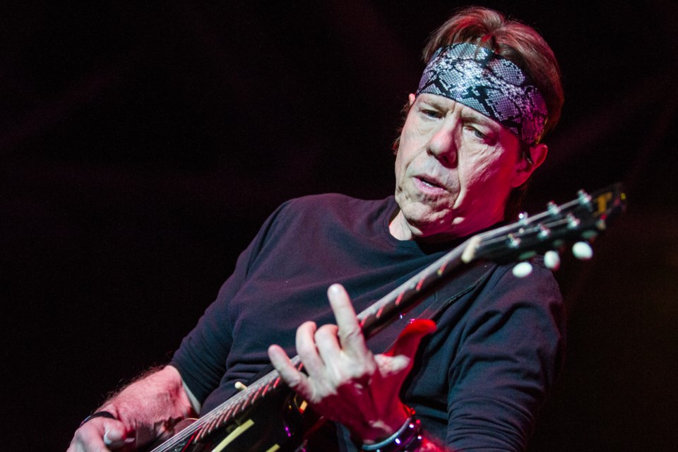 2016-05-02 George Thorogood DMH-15