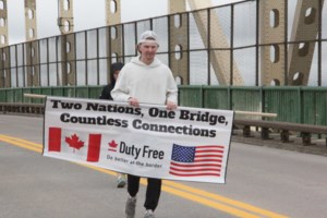 Friendship prevails at International Bridge Walk despite trade tensions